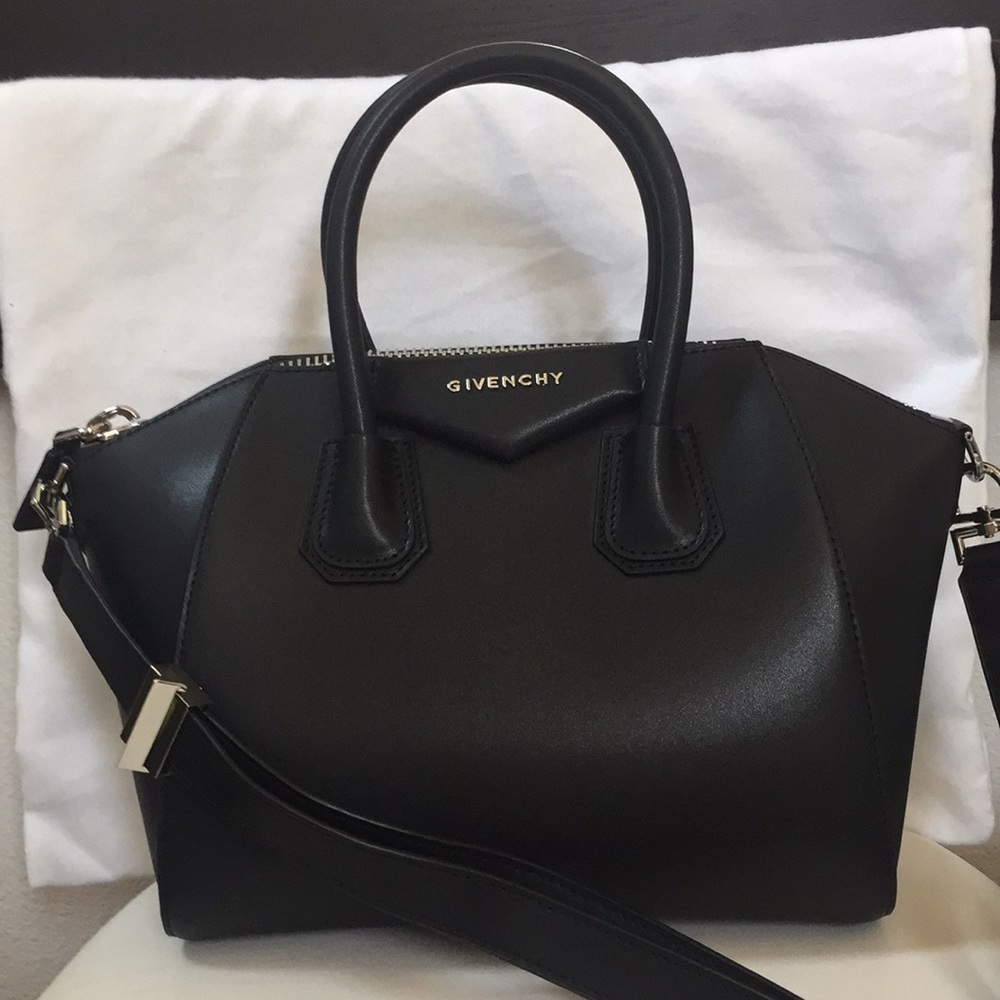 GIVENCHY Antigona Small Smooth Black Leather